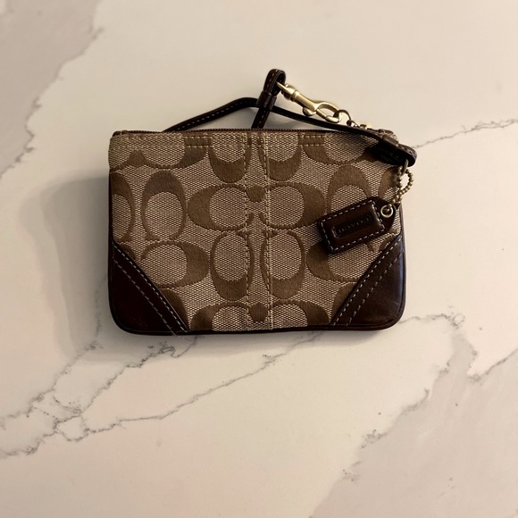 Coach wristlet from the Signature Collection - Picture 1 of 2